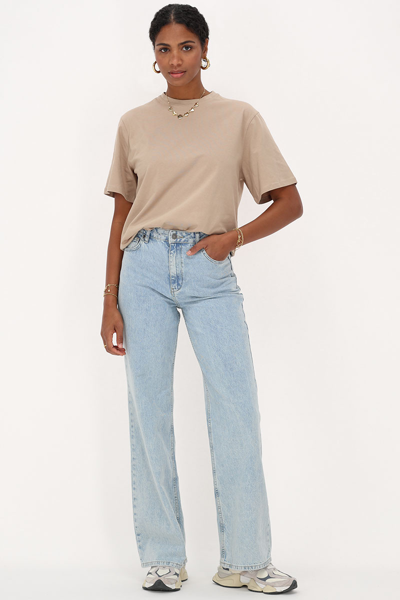 Light brown T-shirt with M logo | My Jewellery