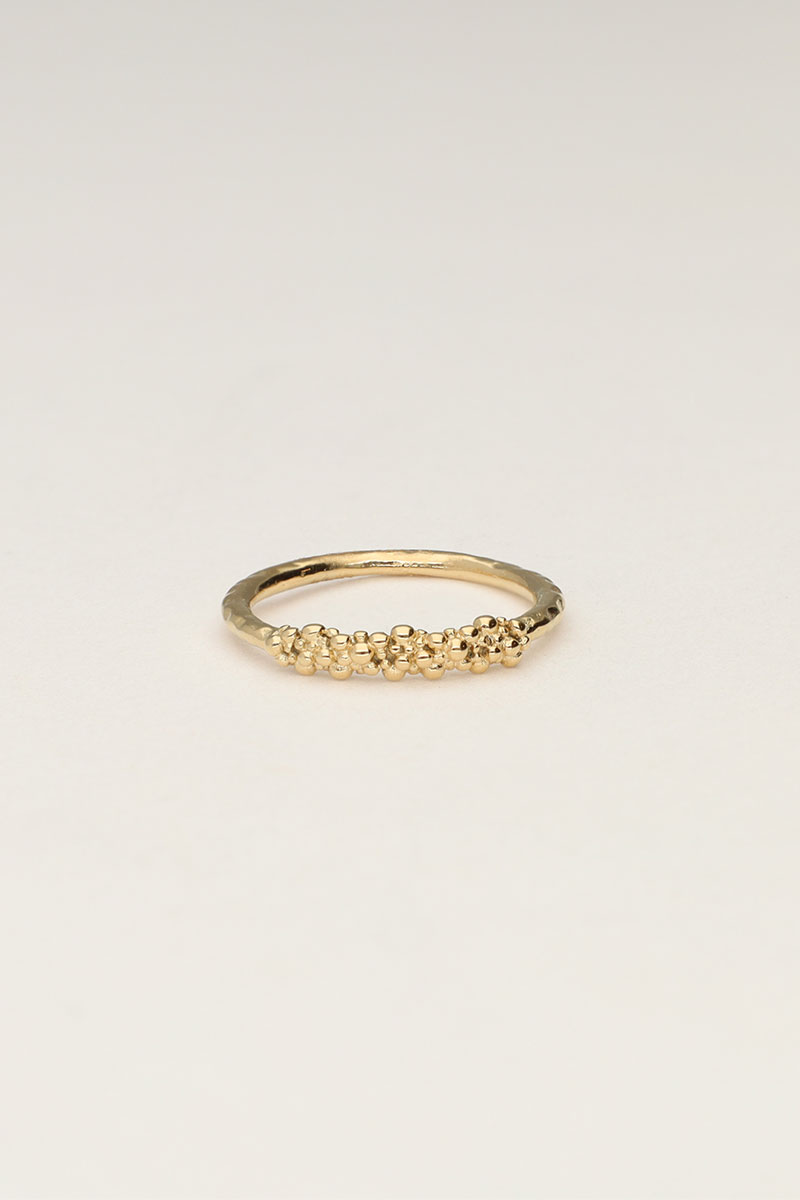 Minimalistische ring met bubbels