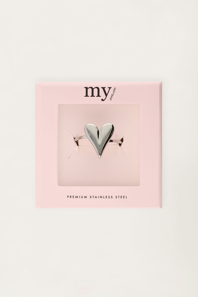 Minimalist ring with statement heart  |  My Jewellery