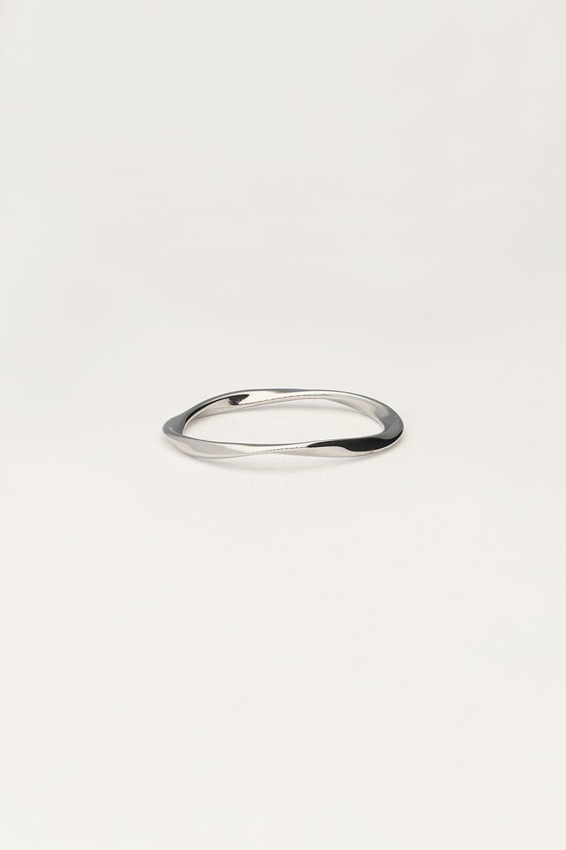 Minimalistischer Ring mit Wirbel