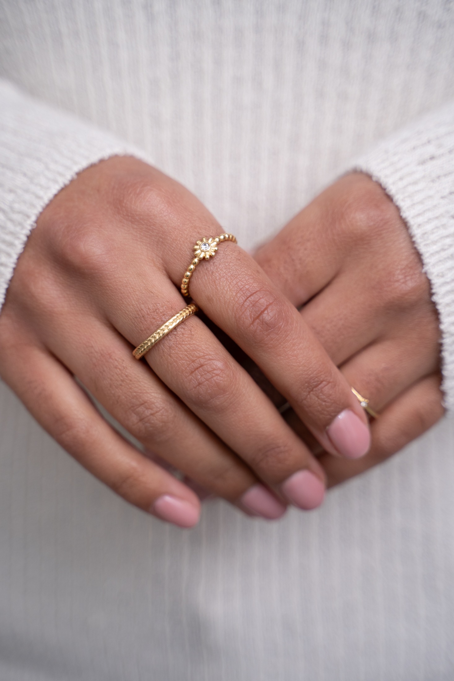 Minimalist ring with flower & rhinestone | My Jewellery