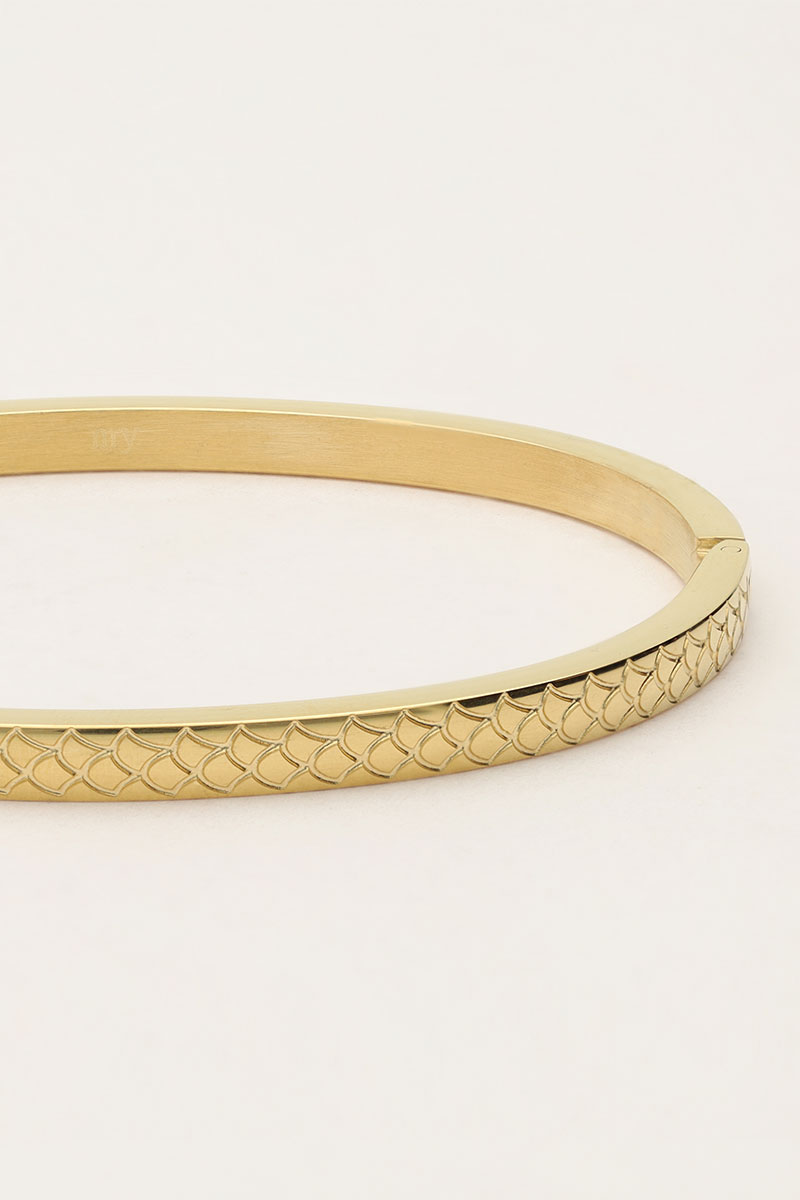 Narrow bangle with scales | My Jewellery