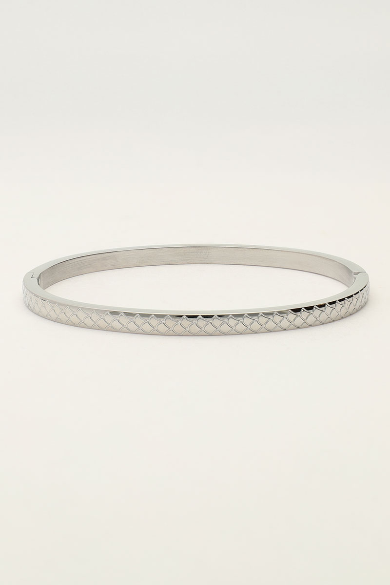 Narrow bangle with scales | My Jewellery