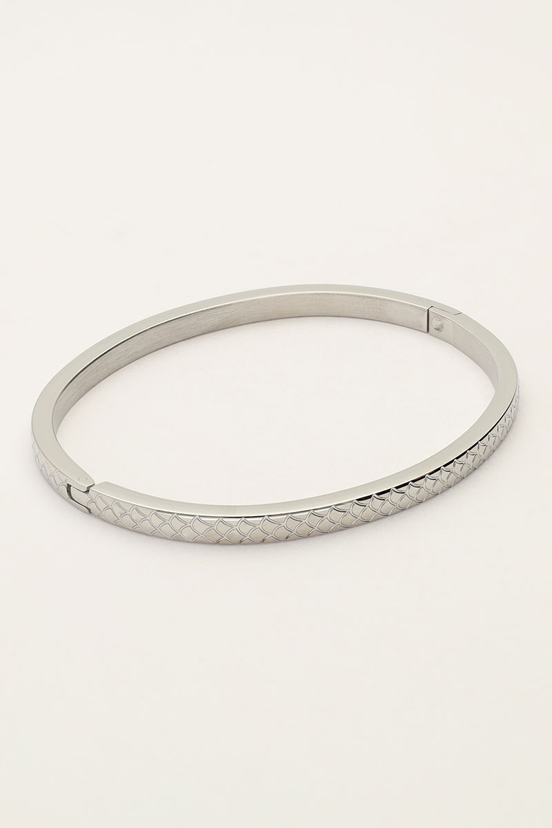 Narrow bangle with scales | My Jewellery