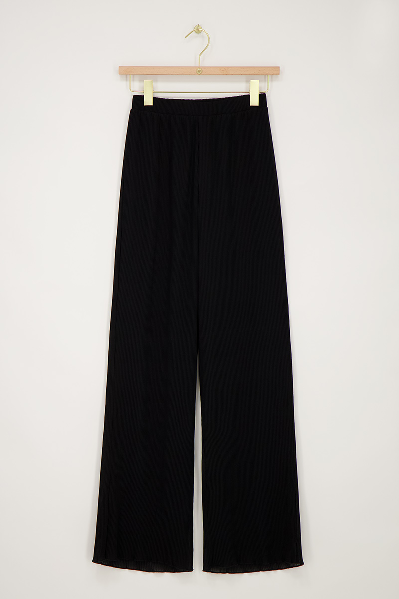 Black wide-leg pleated trousers | My Jewellery
