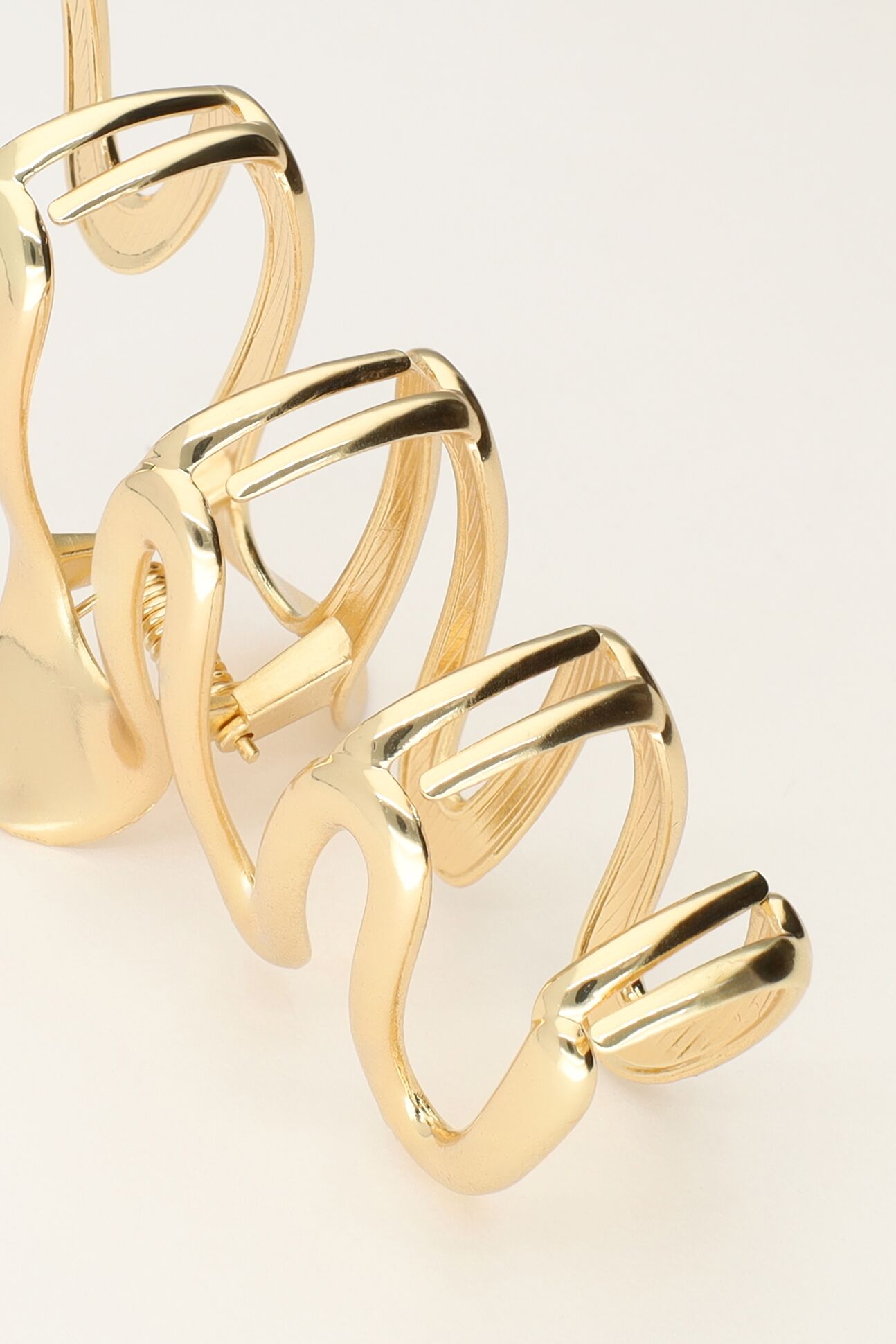 Gold hair clip with twist | My Jewellery