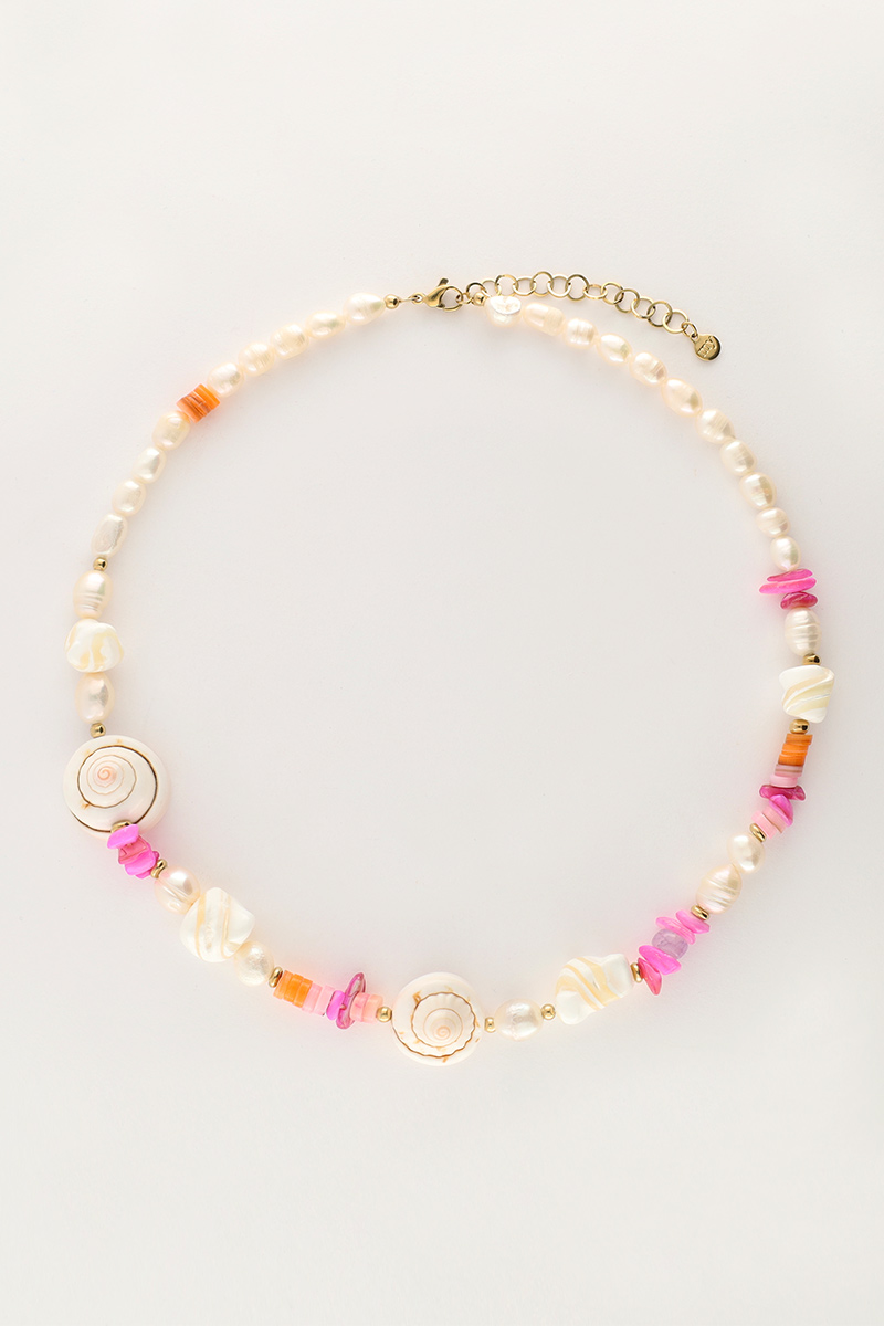 Pearl necklace with pink beads and shells 