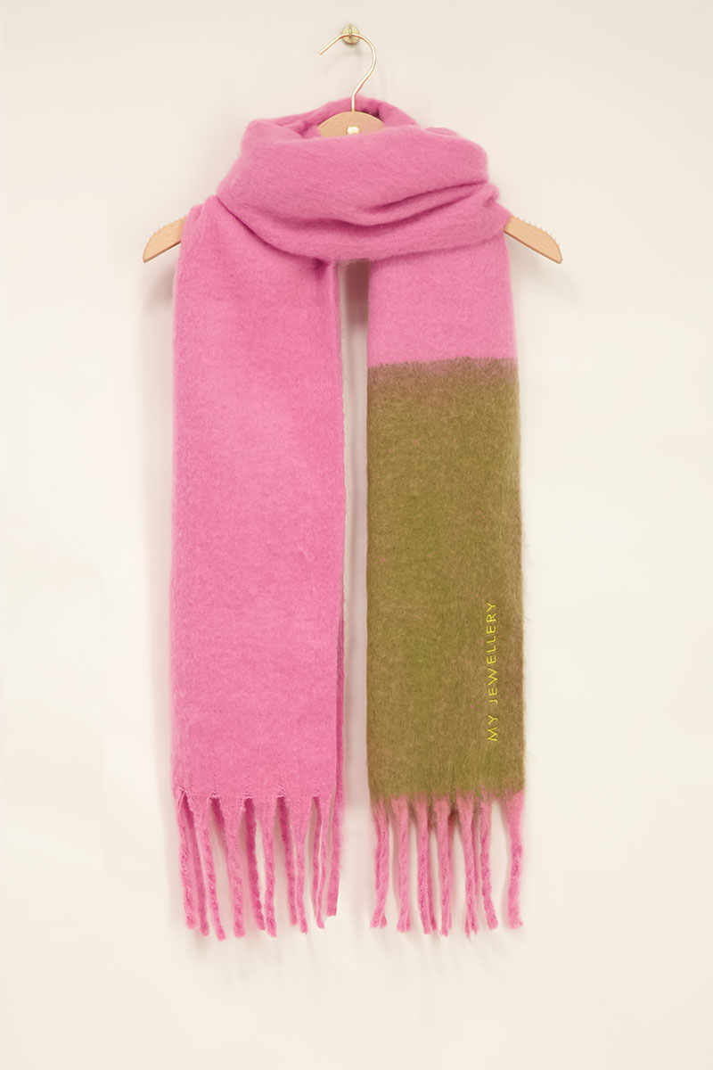 Roze sjaal met groene overloop