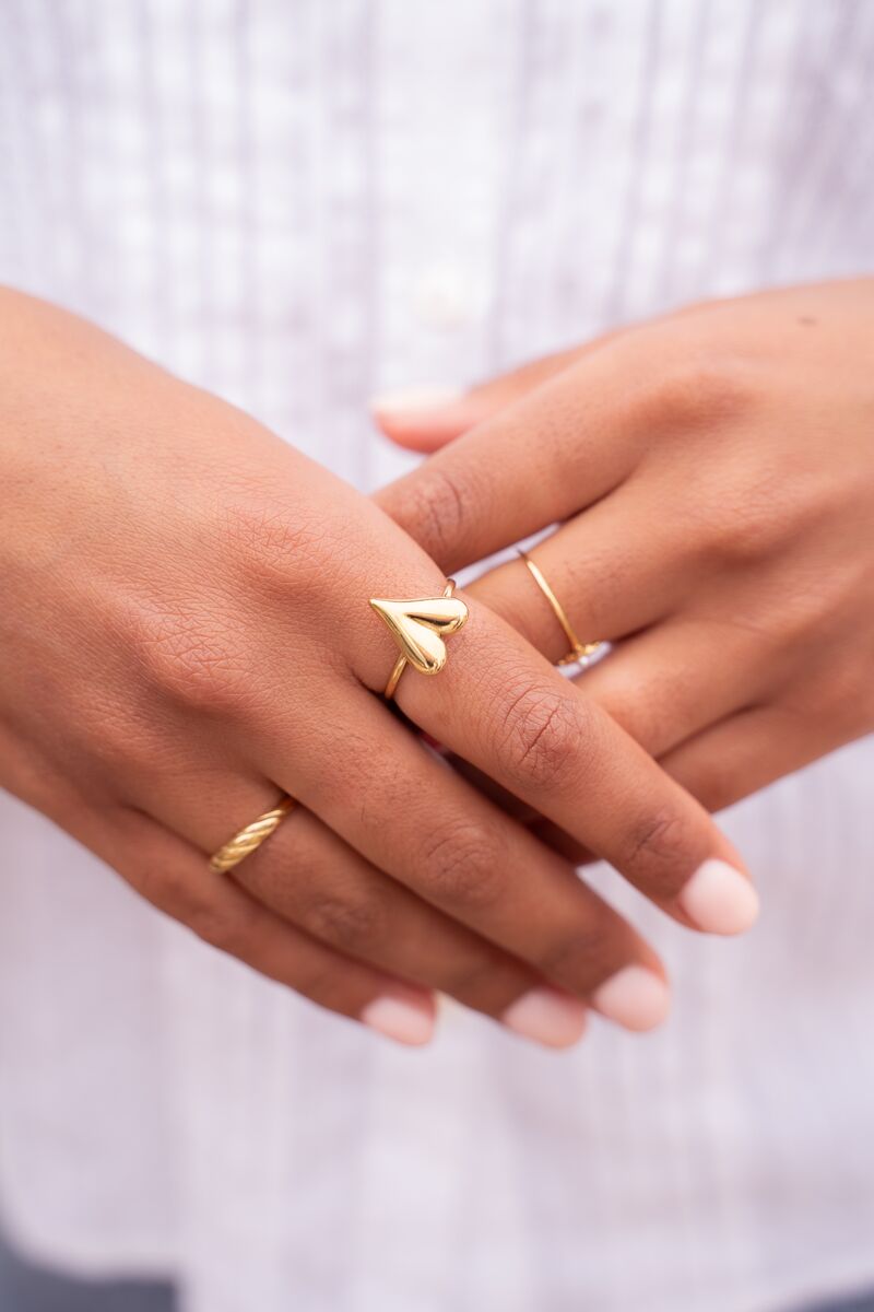 Minimalist ring with statement heart  |  My Jewellery