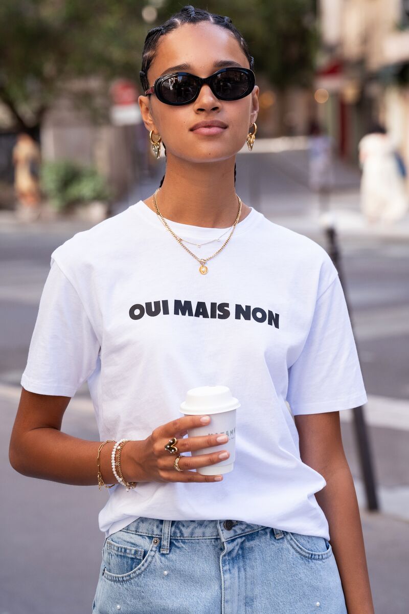 White T-shirt with black ''Oui mais non'' | My Jewellery