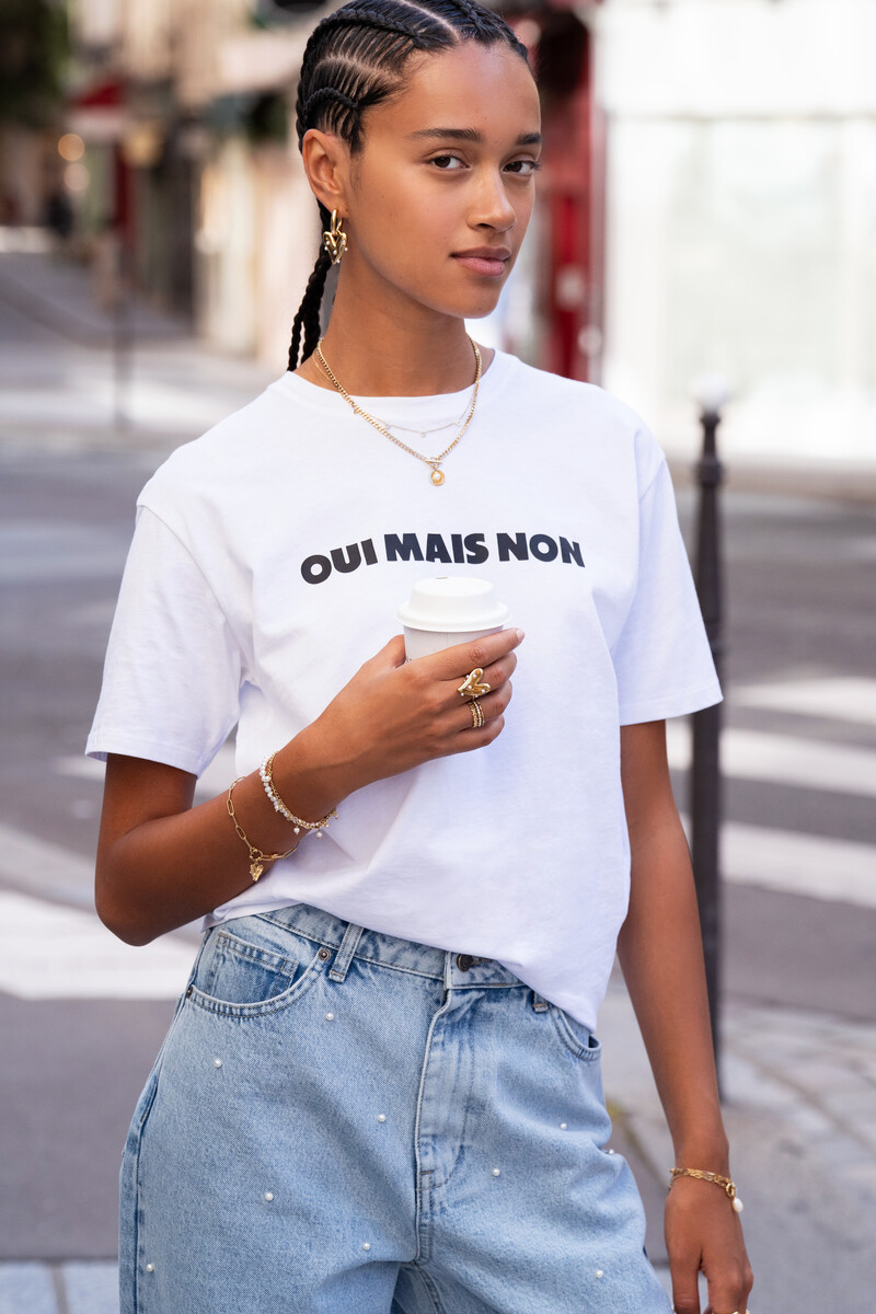 White T-shirt with black ''Oui mais non'' | My Jewellery