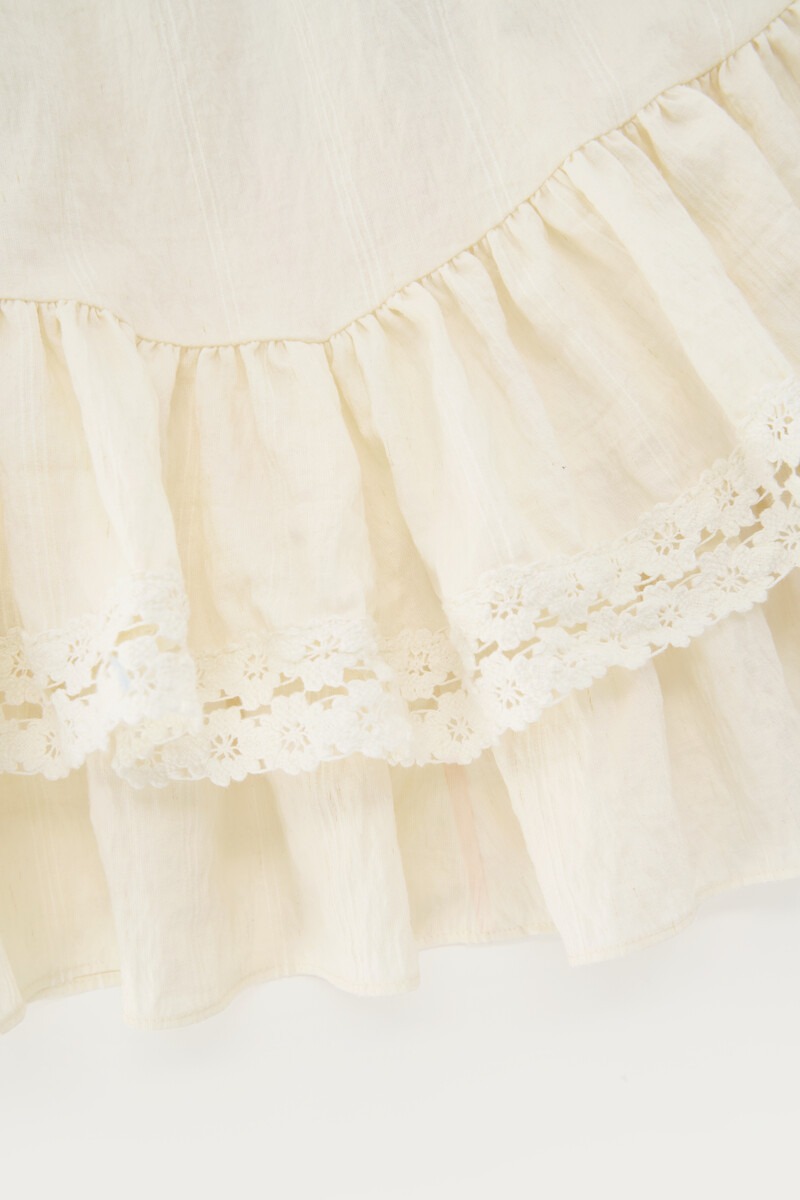 White skirt with lace and ruffles | My Jewellery