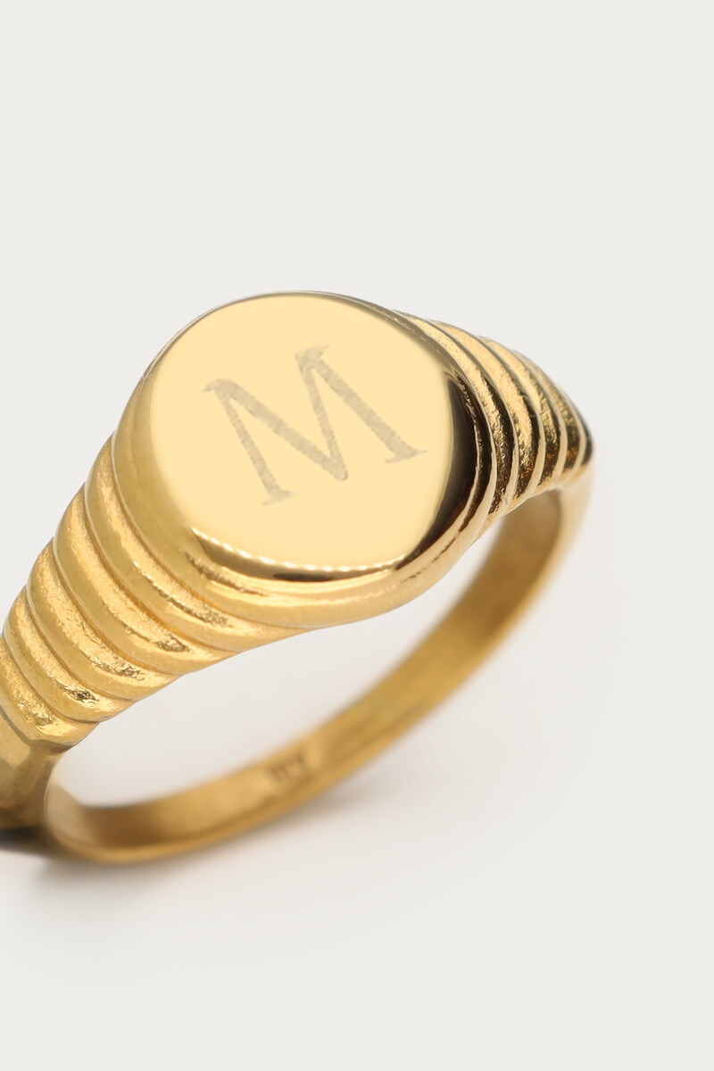 Atelier ribbed signet ring | My Jewellery