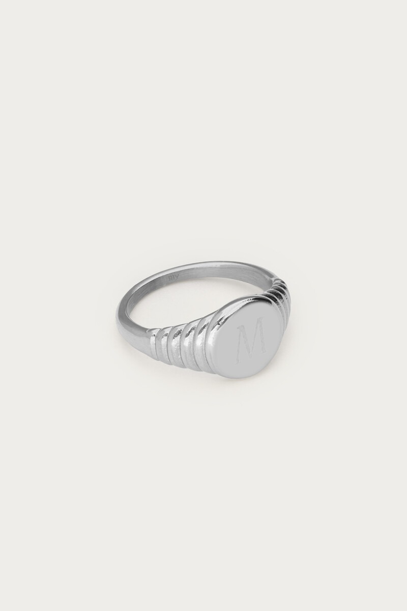 Atelier ribbed signet ring | My Jewellery