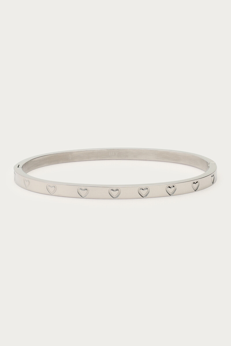 Bangle with engraved hearts