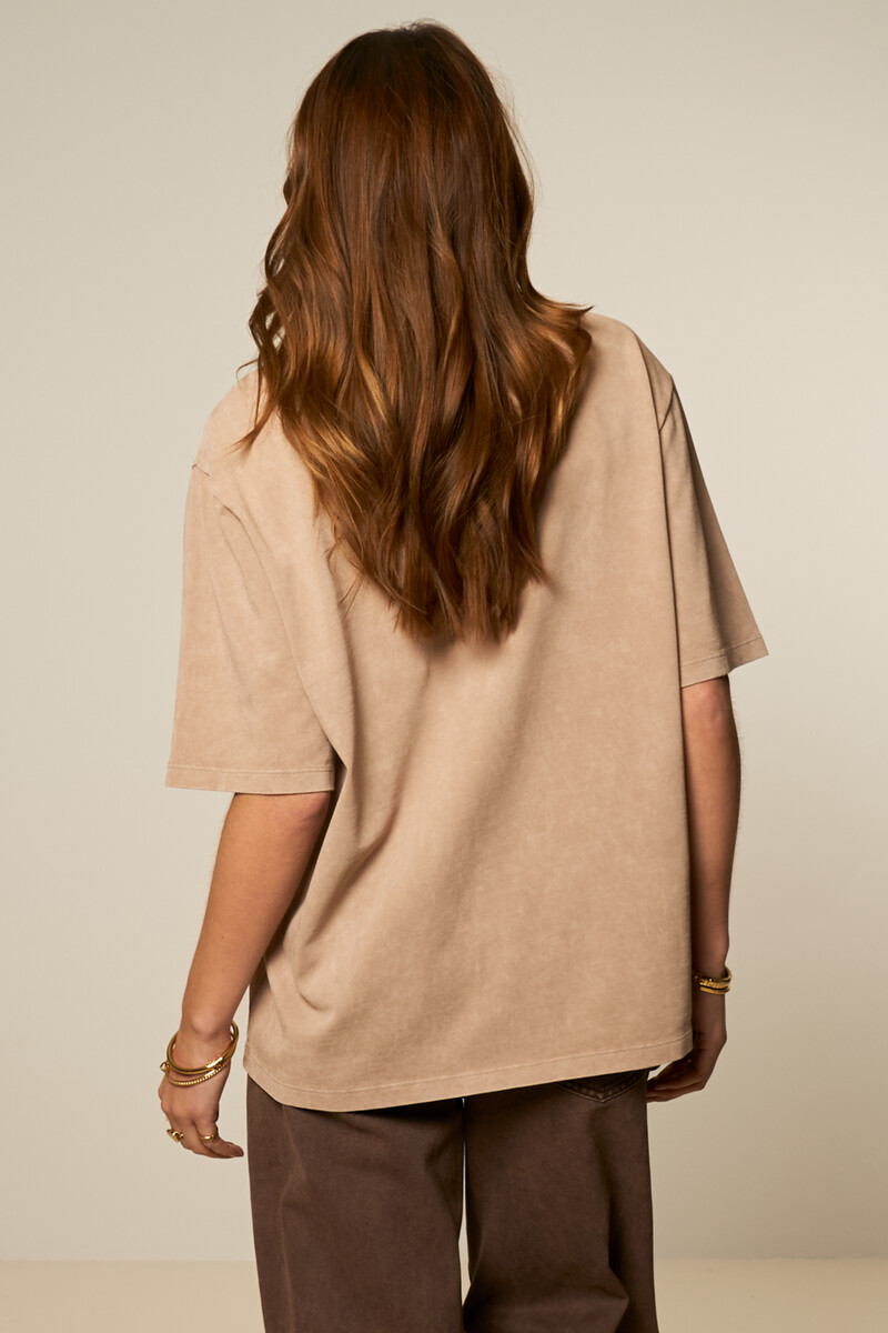Beige basic T-shirt with acid wash | My Jewellery