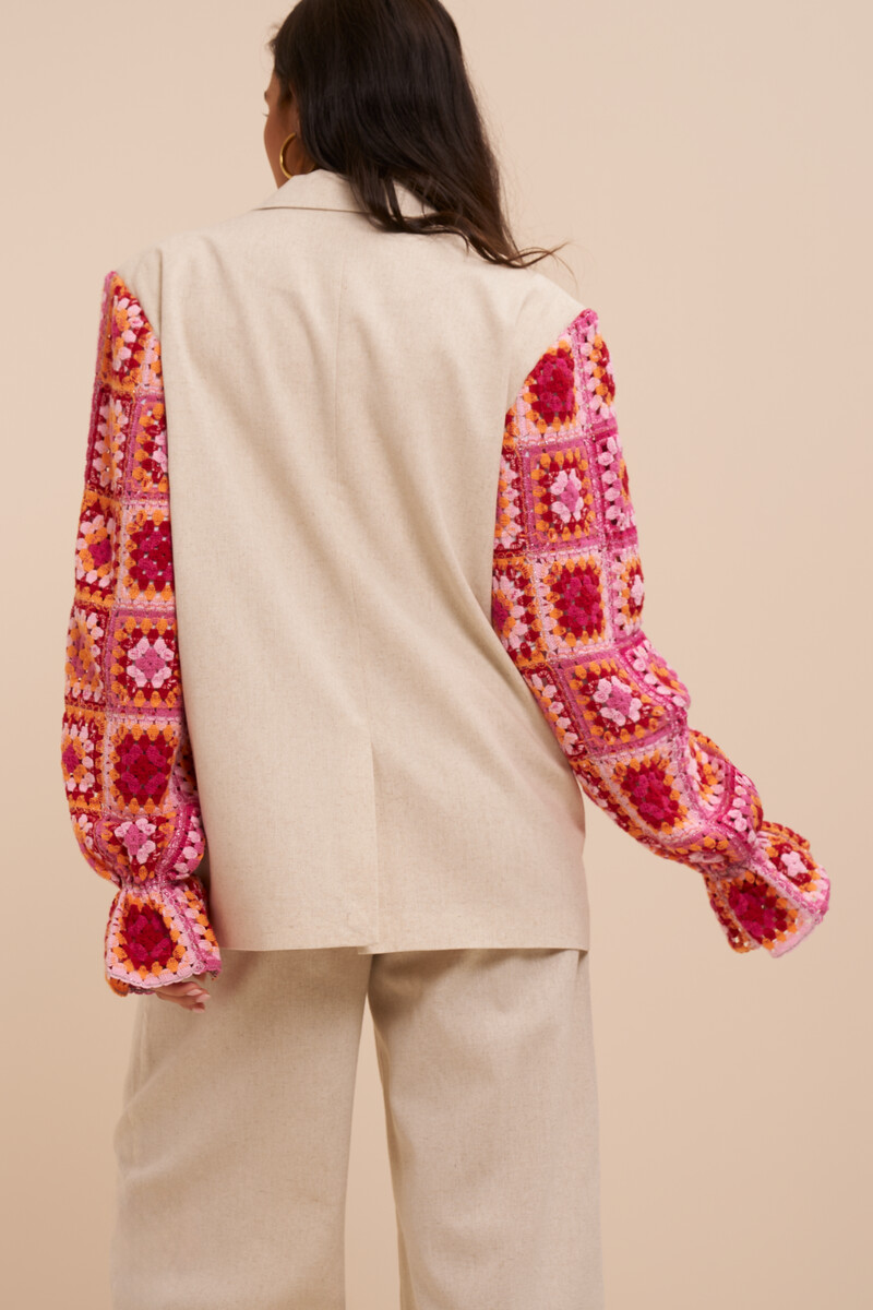 Beige blazer with pink crochet sleeves | My Jewellery