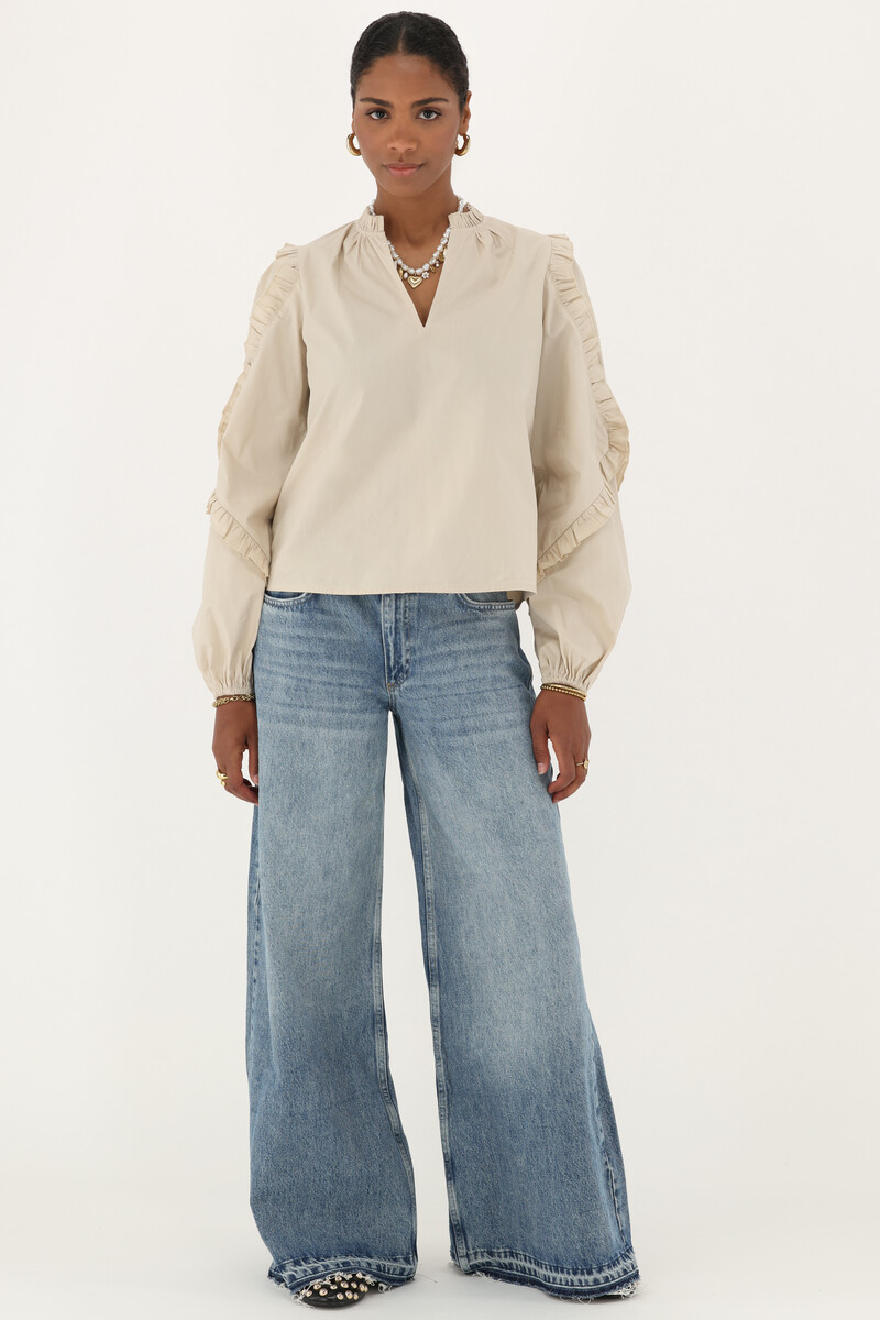 Beige blouse with ruffles | My Jewellery