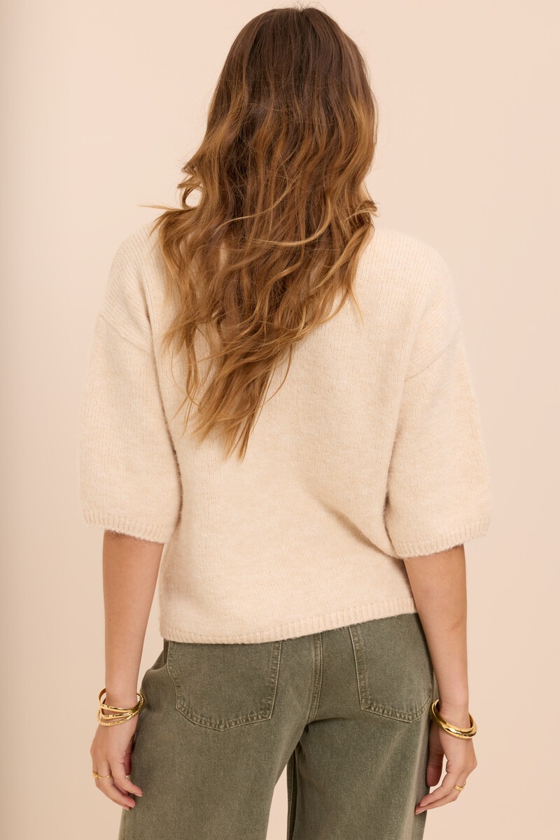 Beige cardigan with short sleeves and heart buttons | My Jewellery