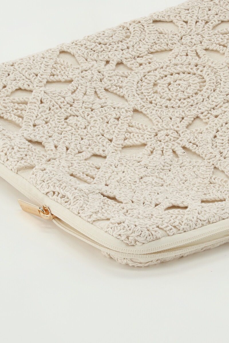 Beige crochet laptop sleeve with flowers | My Jewellery