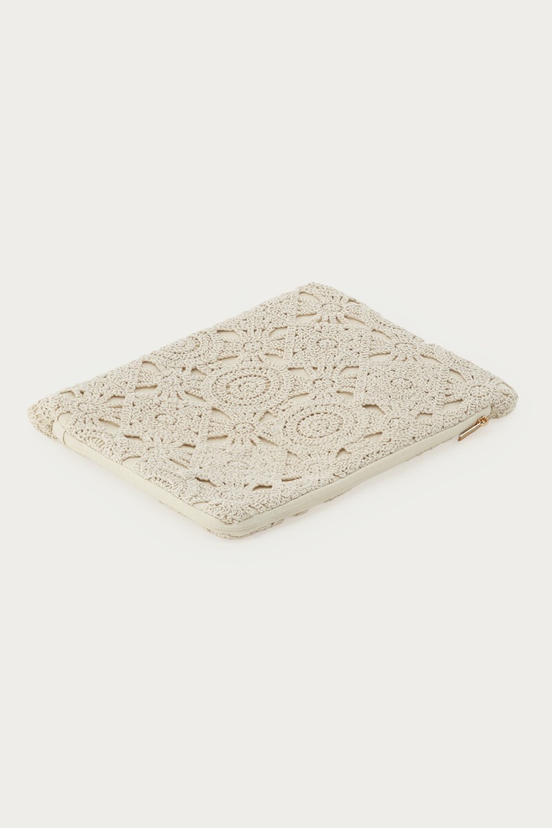 Beige crochet laptop sleeve with flowers | My Jewellery