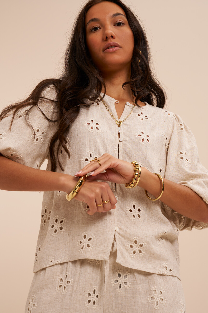 Beige embroidery anglaise top met korte pofmouwen