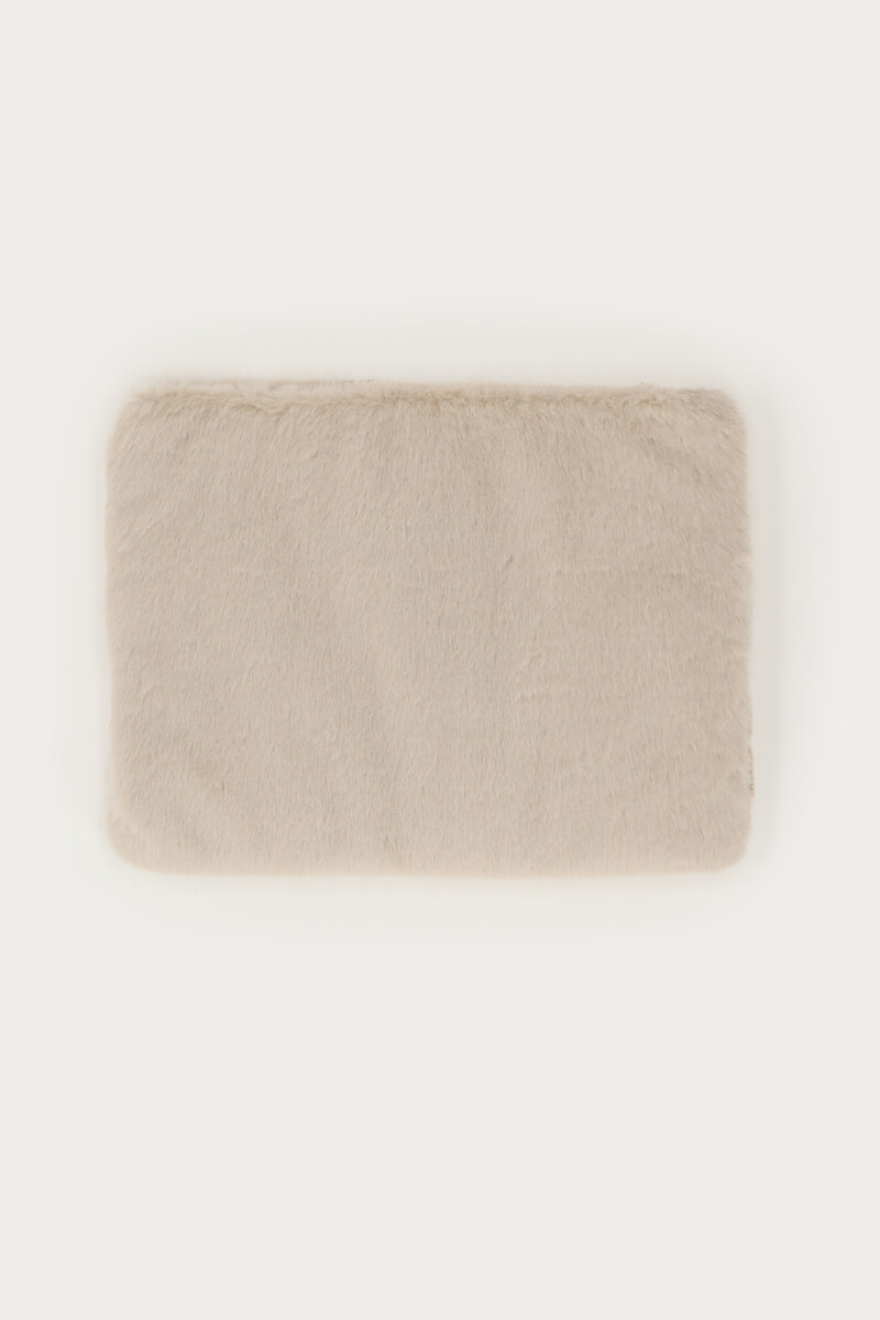 Beige fur look laptop sleeve | My Jewellery