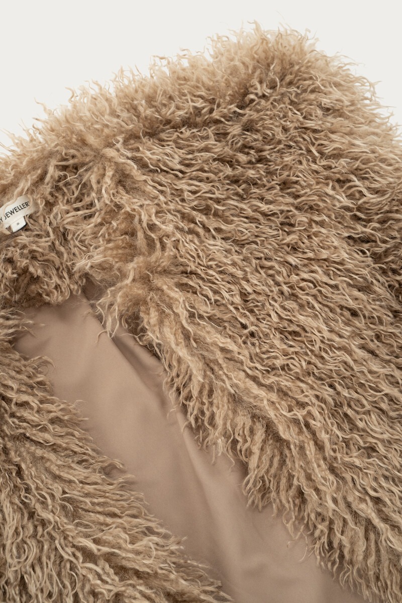 Beige gilet in faux fur look | My Jewellery