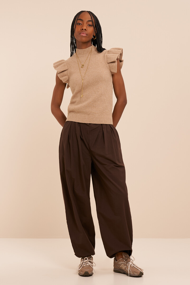 Beige knitted top with ruffles | My Jewellery