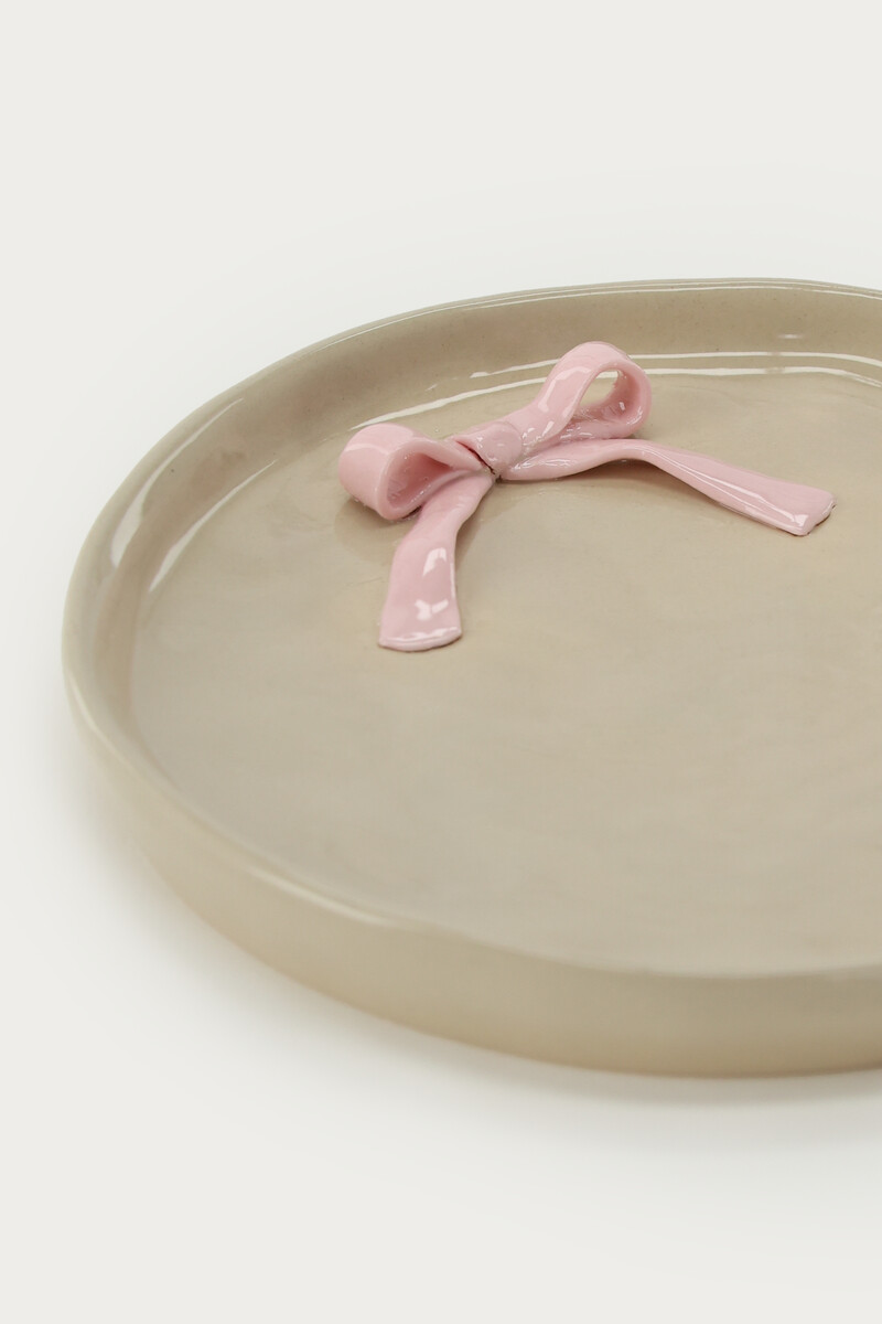 Beige plate with bow | My Jewellery