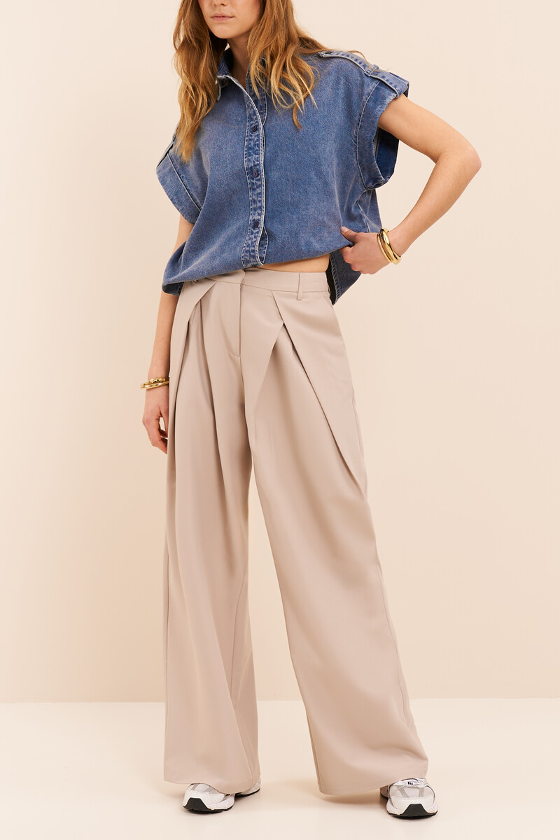 Beige trousers with pleats | My Jewellery