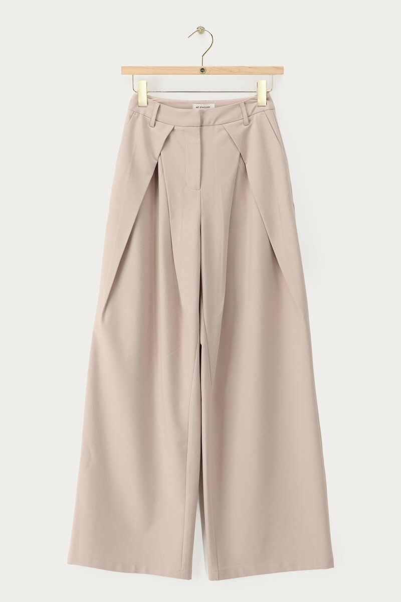 Beige trousers with pleats | My Jewellery