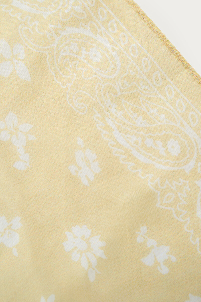 Beige scarf with bandana print | My Jewellery