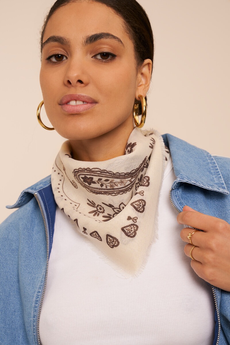 Beige scarf with brown paisley print | My Jewellery