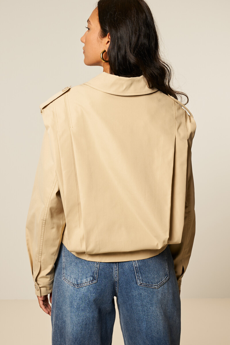 Beige short trench coat with pleats | My Jewellery