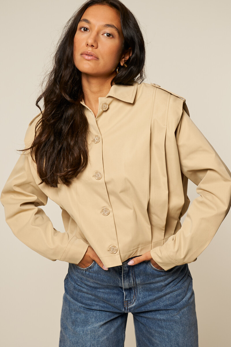 Beige short trench coat with pleats | My Jewellery