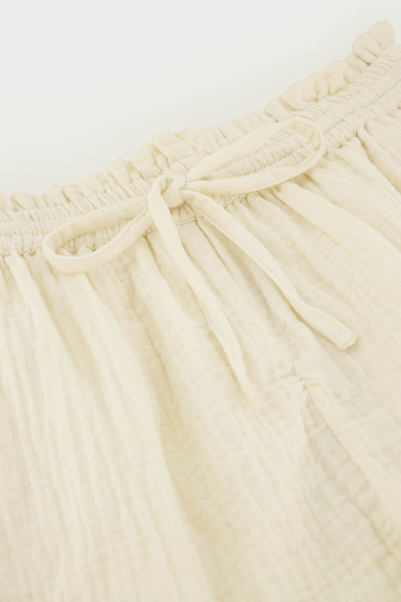 Beige shorts with elastic band & ruffles | My Jewellery