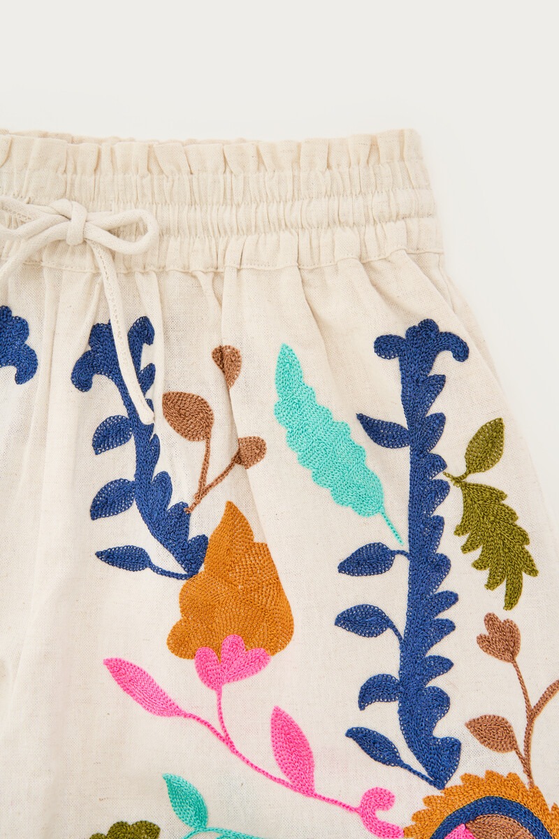 Beige shorts with multicoloured floral embroidery | My Jewellery