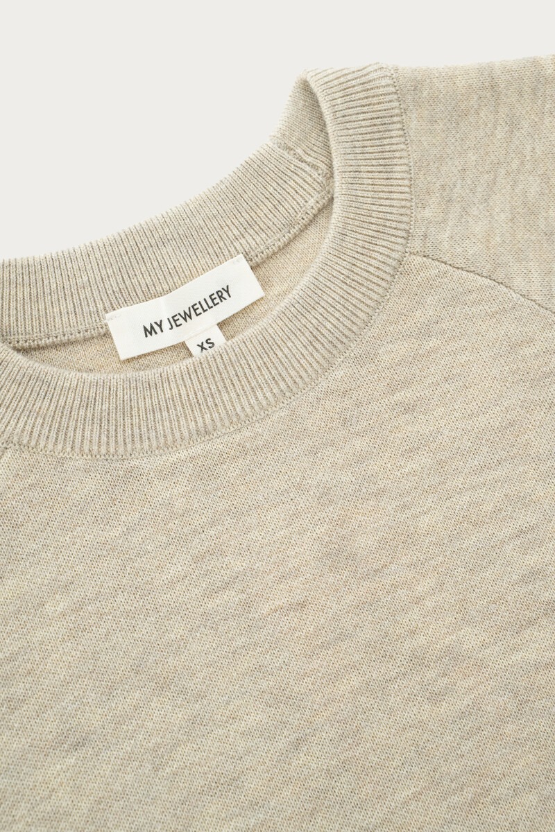 Beige sweater with barrel sleeves | My Jewellery