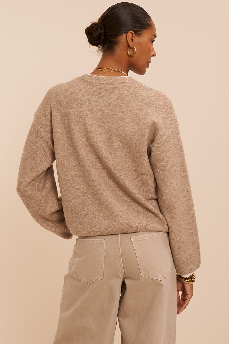 Beige sweater with contrasting neckline | My Jewellery
