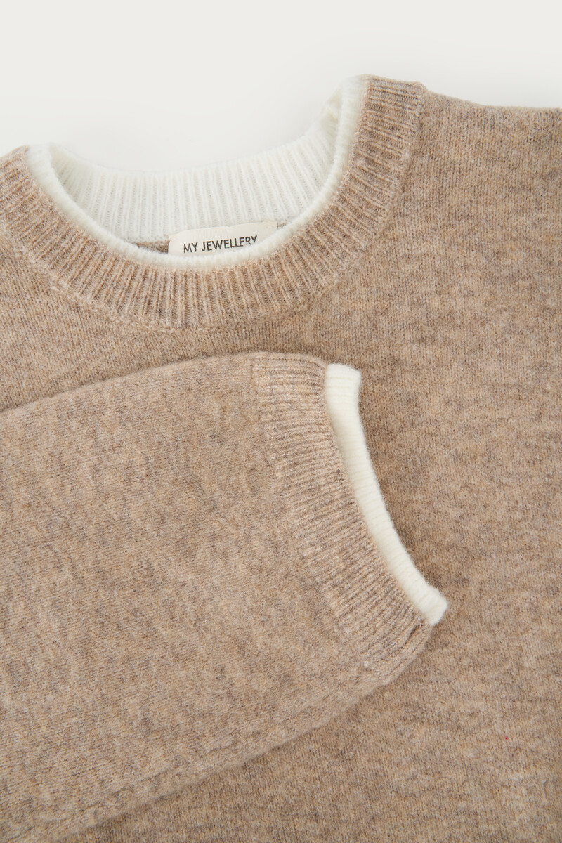 Beige sweater with contrasting neckline | My Jewellery