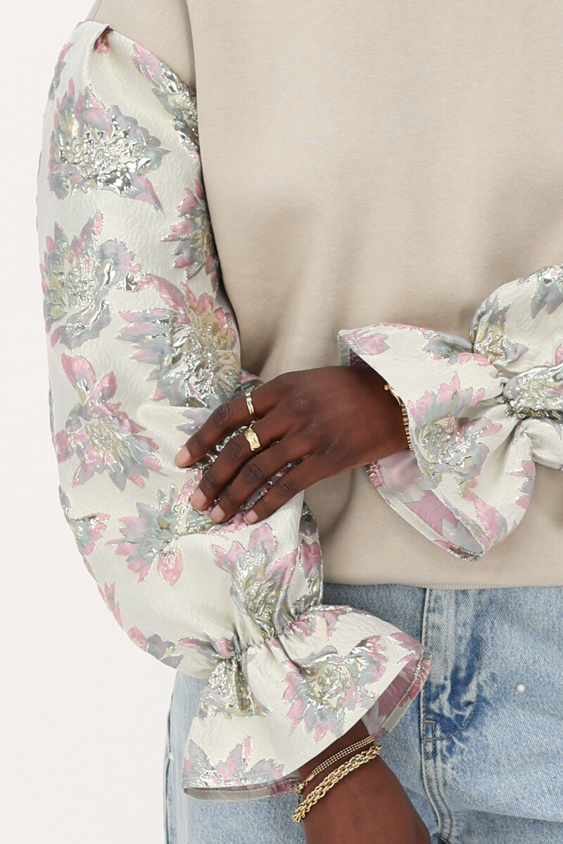 Beige sweater with jacquard sleeves | My Jewellery