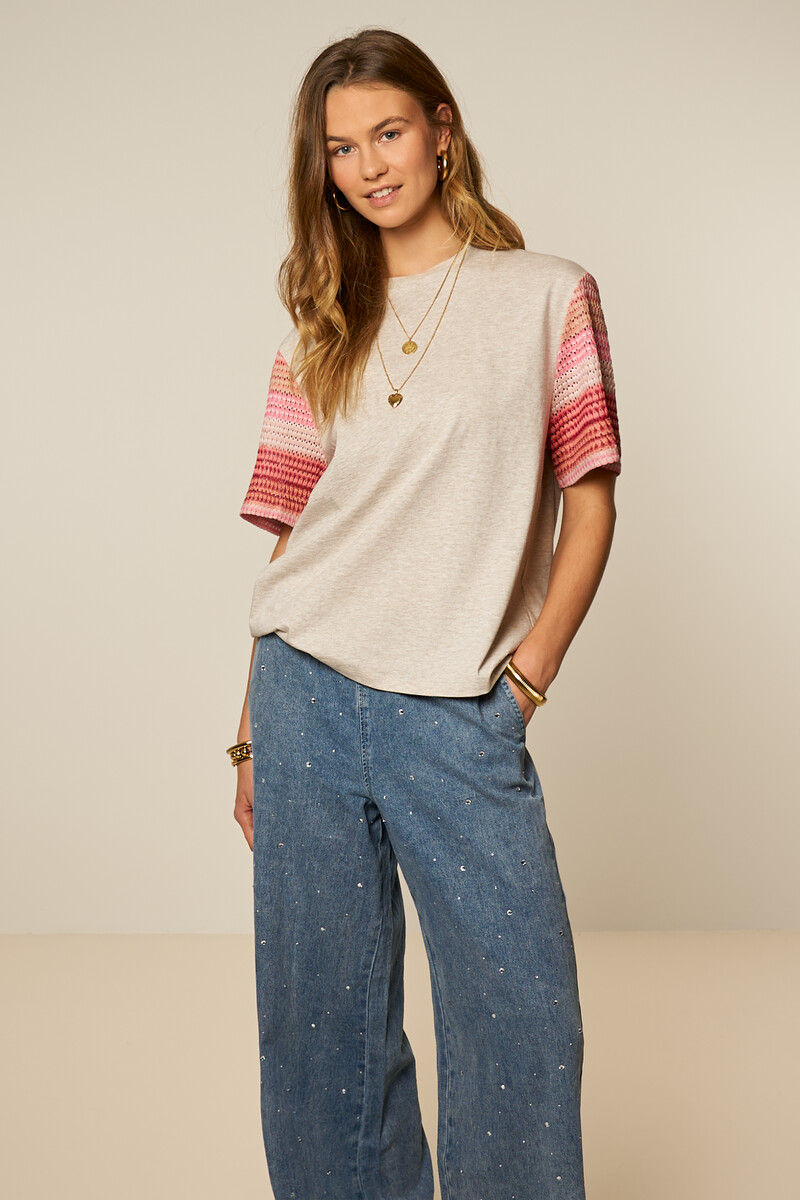Light gray T-shirt with pink striped sleeves | My Jewellery