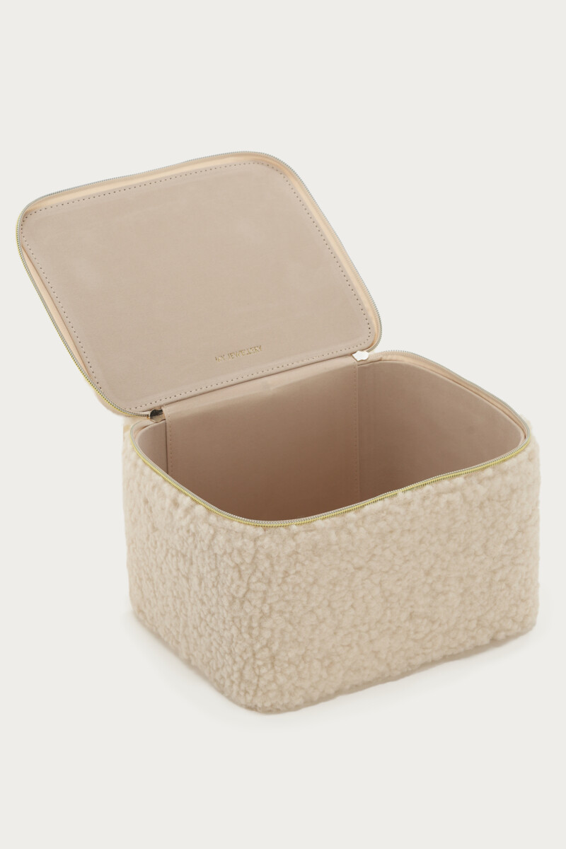 Beige teddy beauty case | My Jewellery