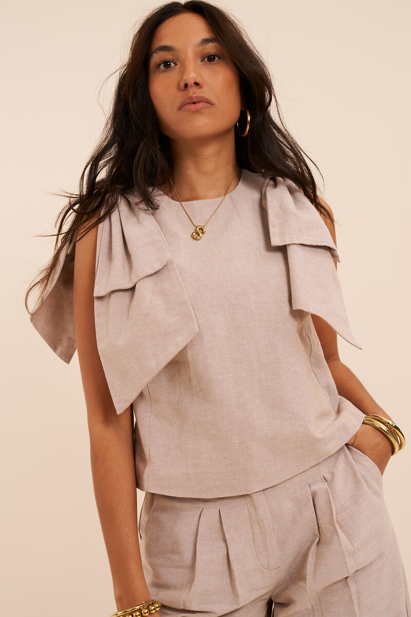 Beige top with bow sleeves | My Jewellery