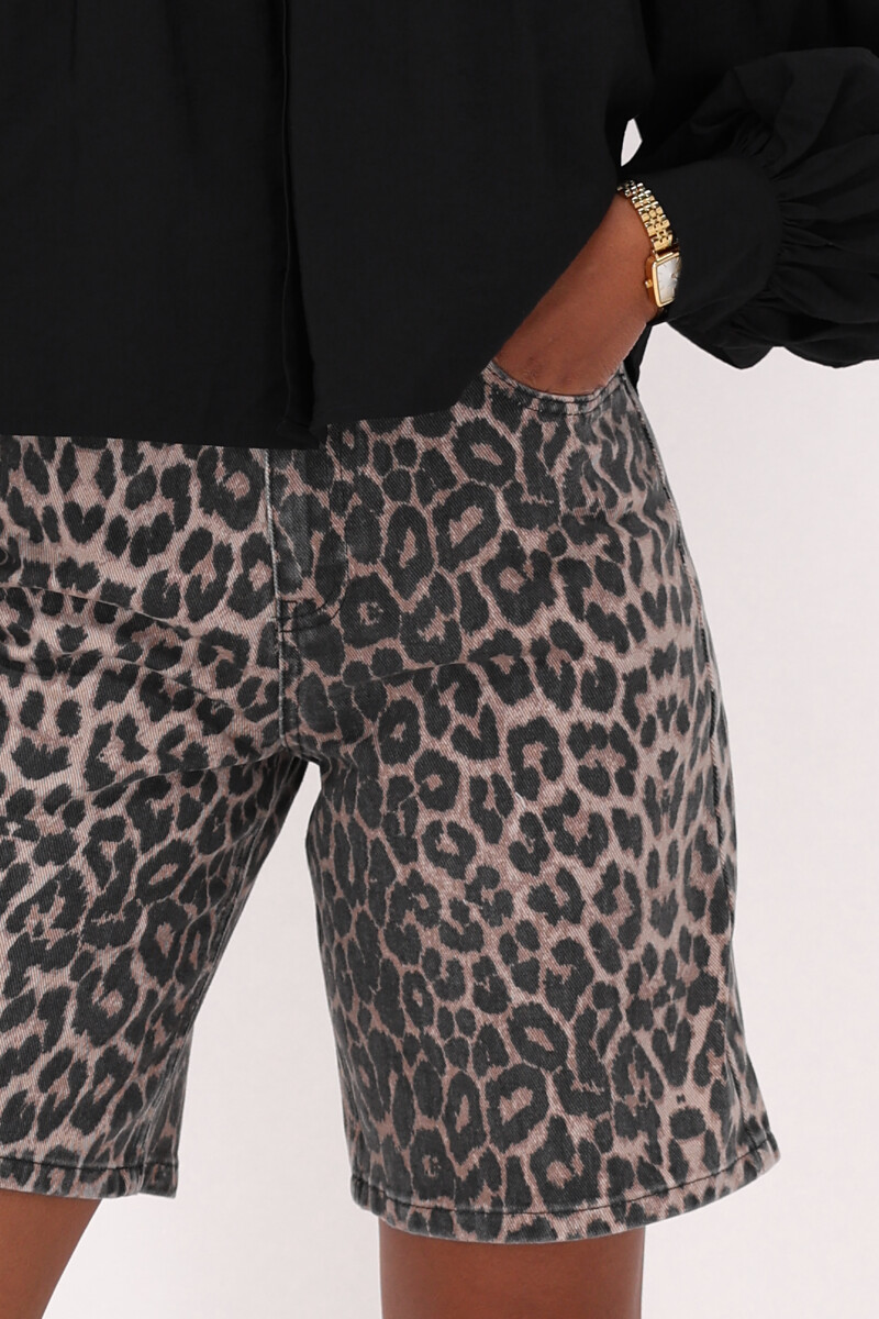 bermuda shorts with leopard print | My Jewellery