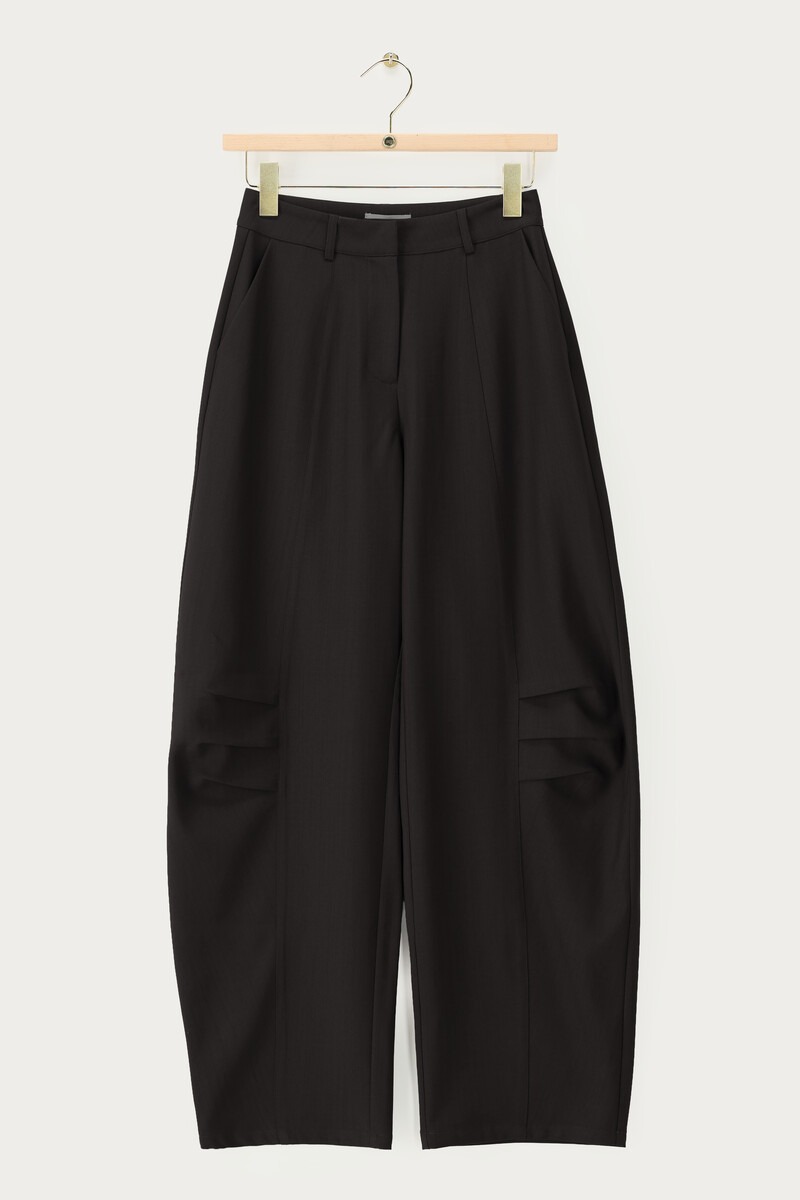 Black barrel trousers with seams | My Jewellery