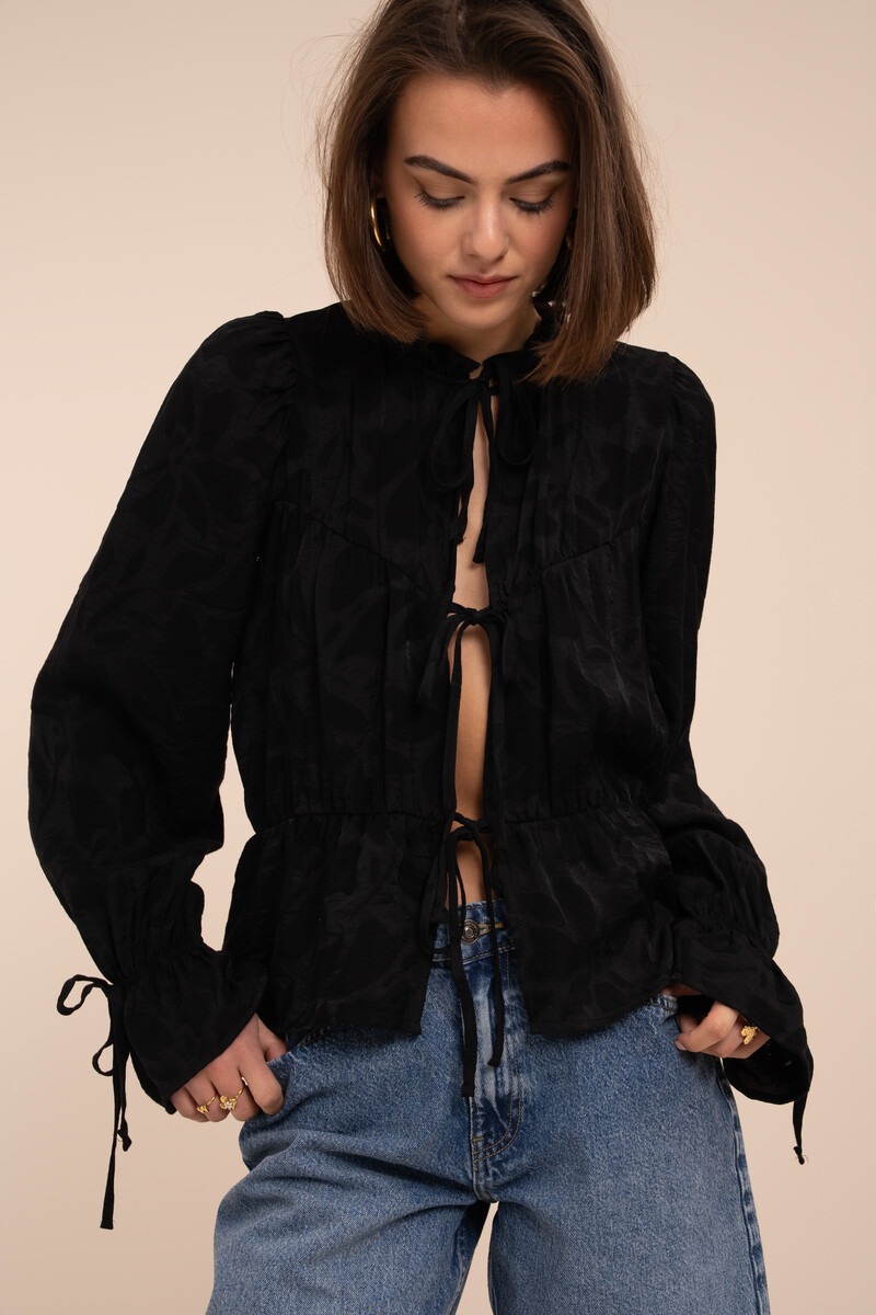 Zwarte jacquard top met strikjes en ruffle mouwen