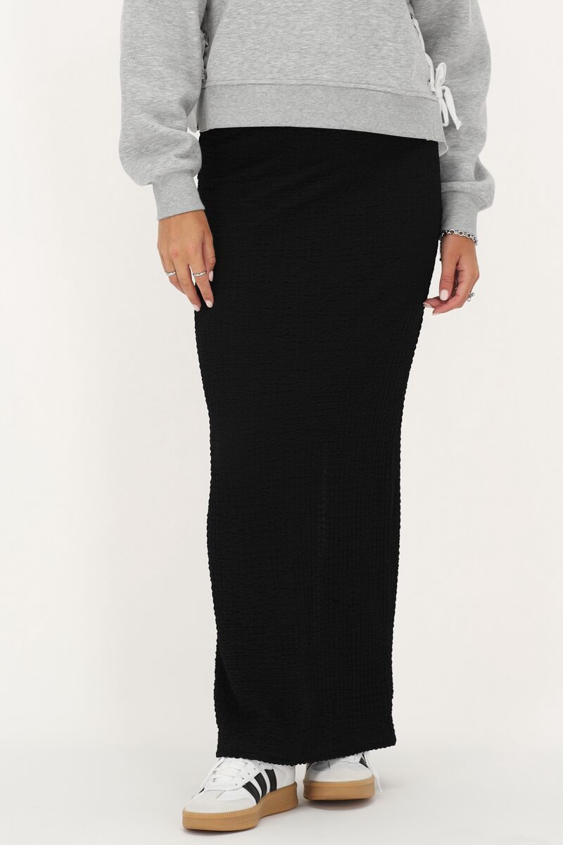 Black maxi skirt with structure & slit | My Jewellery