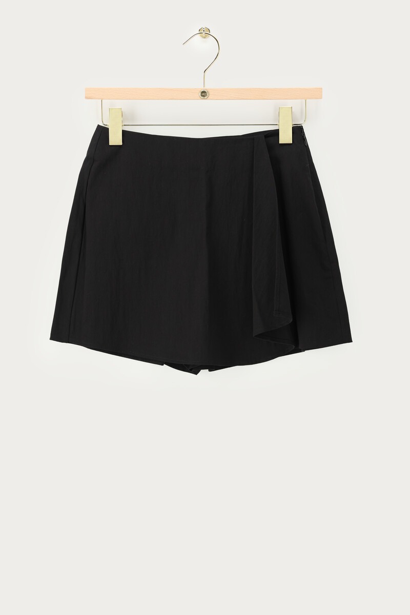 Black Skort with Wavy Pleats | My Jewellery